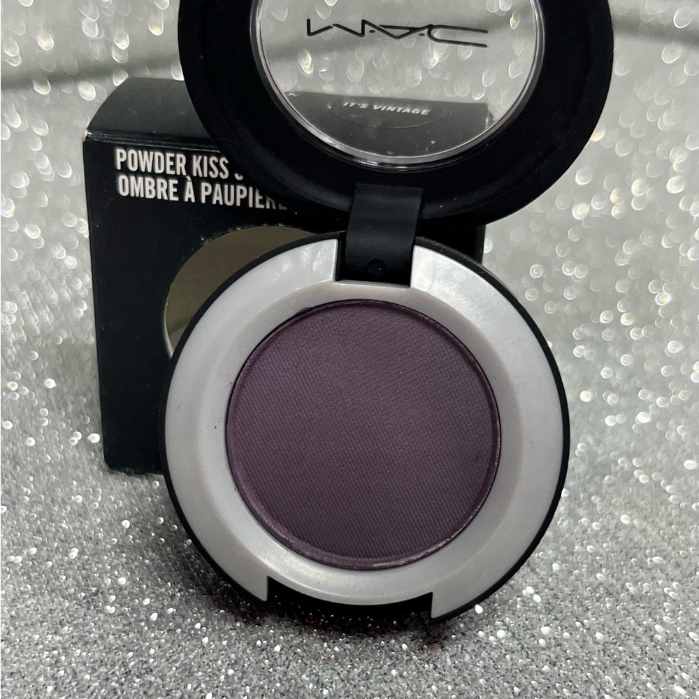 M.A.C It’s Vintage Powder Kiss Soft Matte Eyeshadow